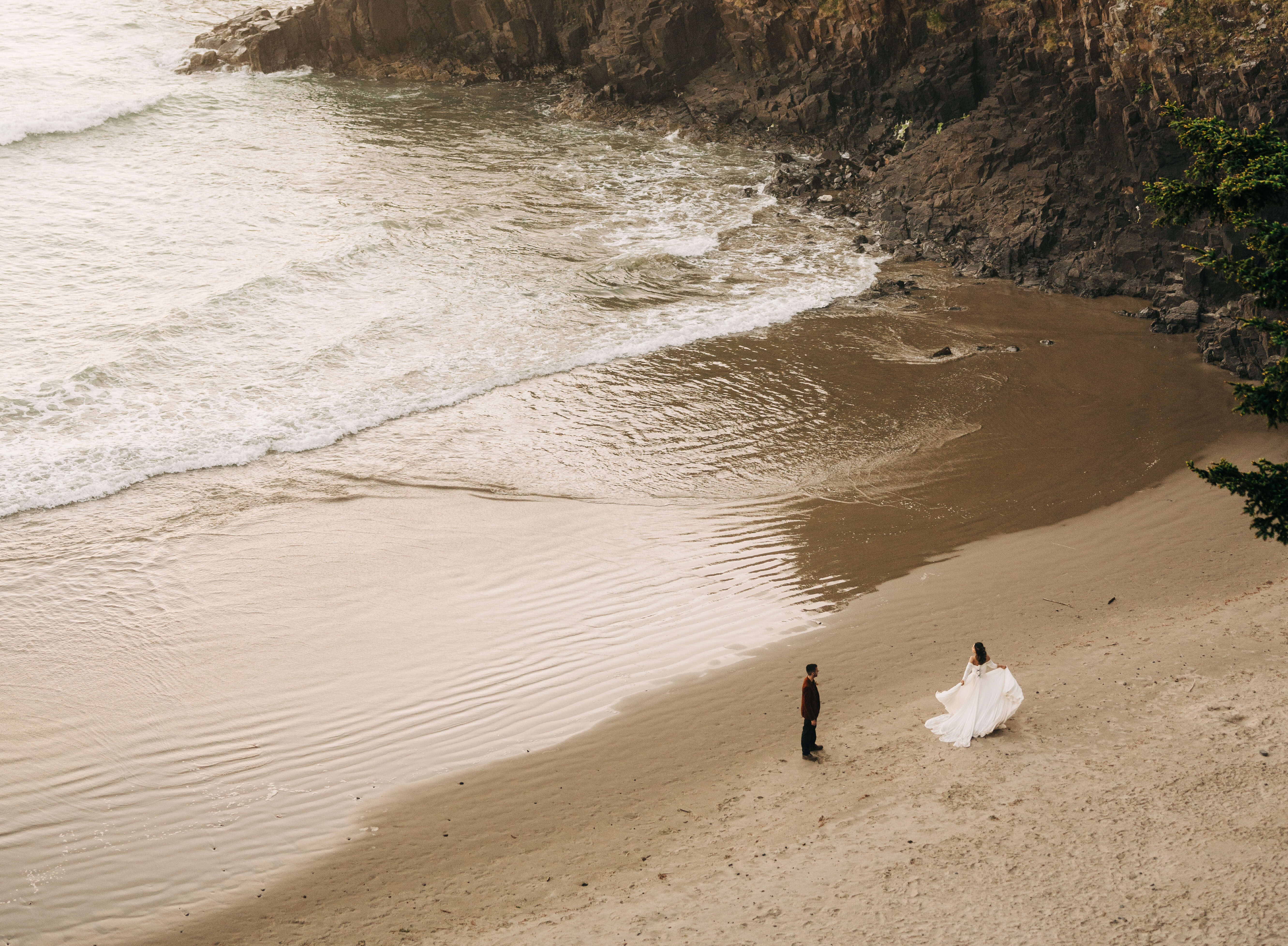 Sunset elopement on Indian Beach in Oregon