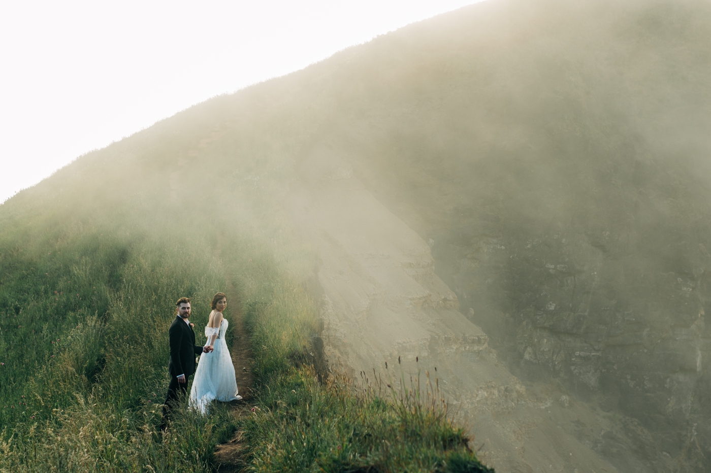 A sunset elopement on God’s Thumb in Oregon