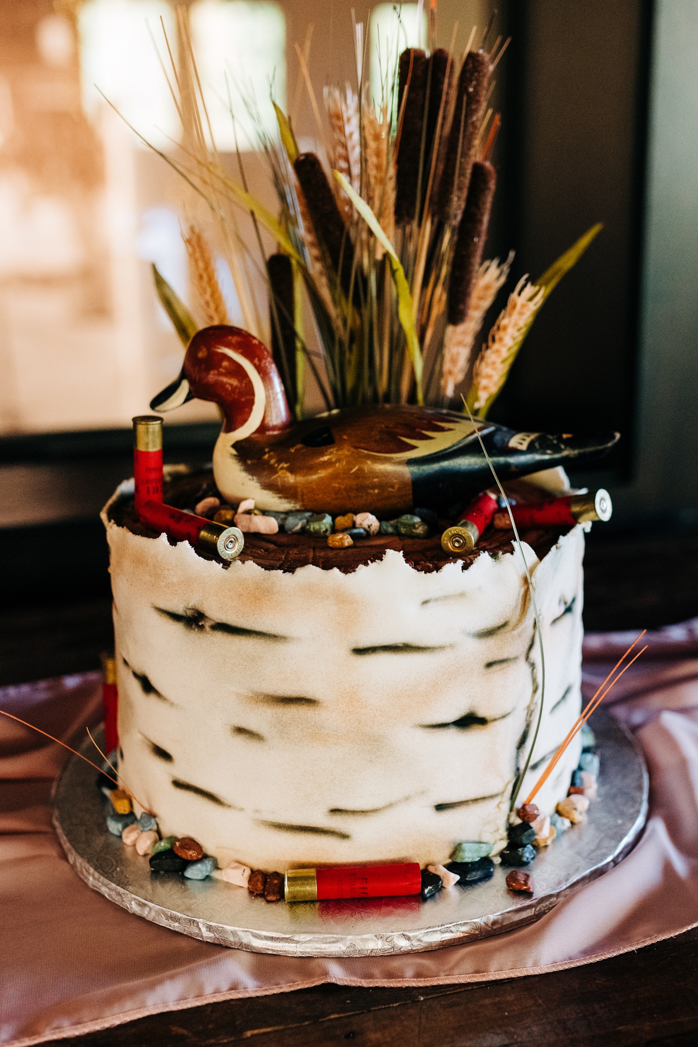 Hunting-themed groom's wedding cake