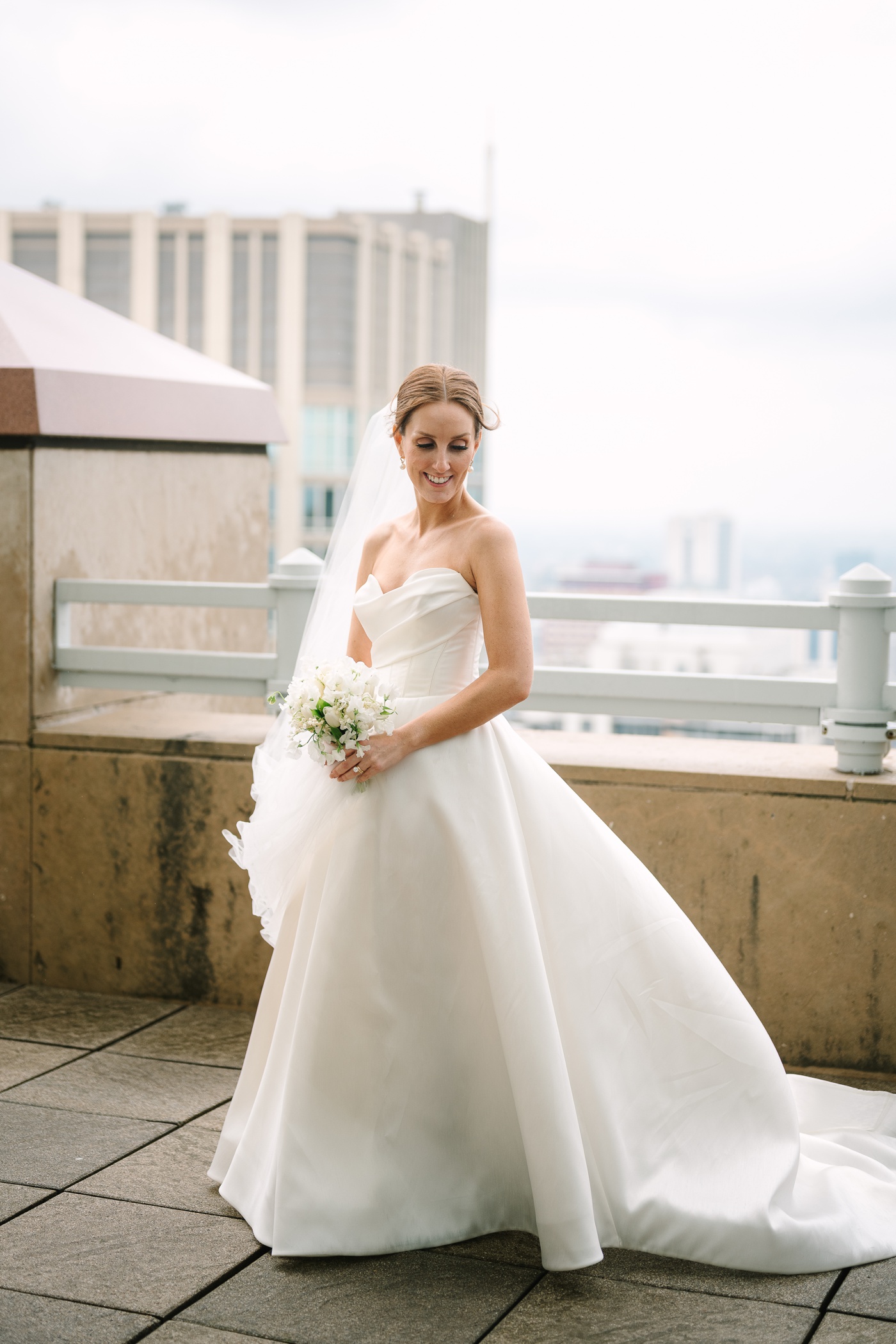 Bridal portraits on the rooftop at the Four Seasons Hotel Chicago