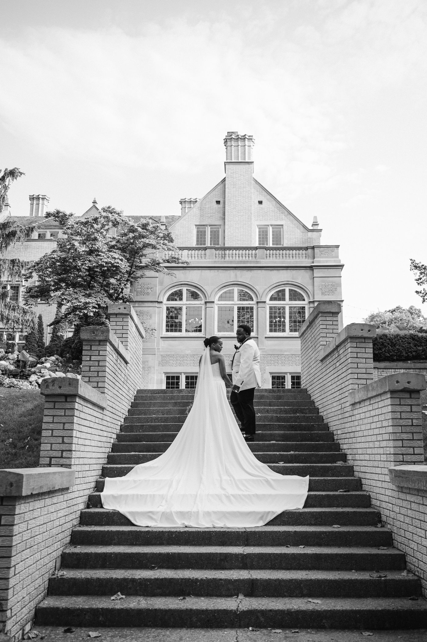 Bridal portraits at Laurel Hall in Indianapolis