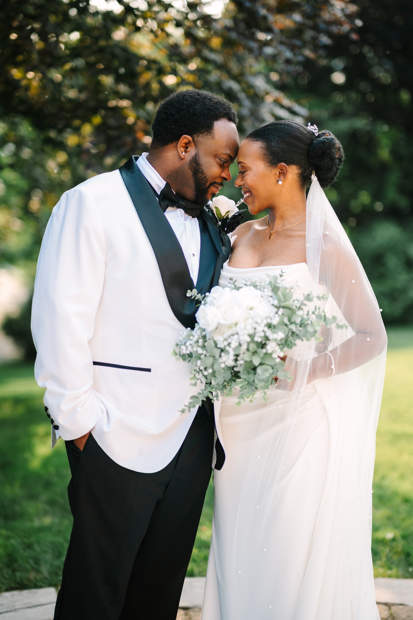 Bridal portraits at Laurel Hall in Indianapolis