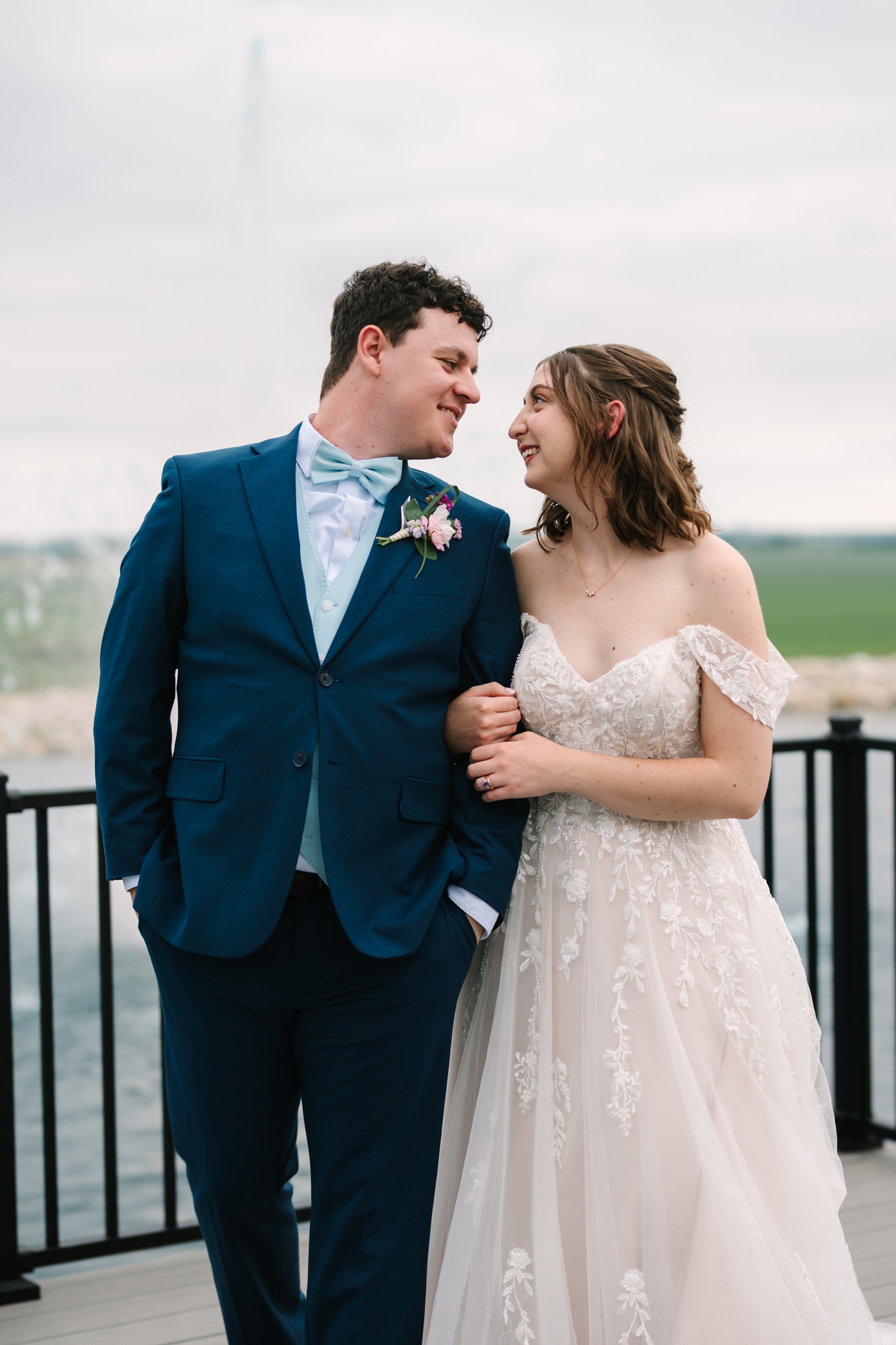 Bridal portraits at Shinnyville Hill