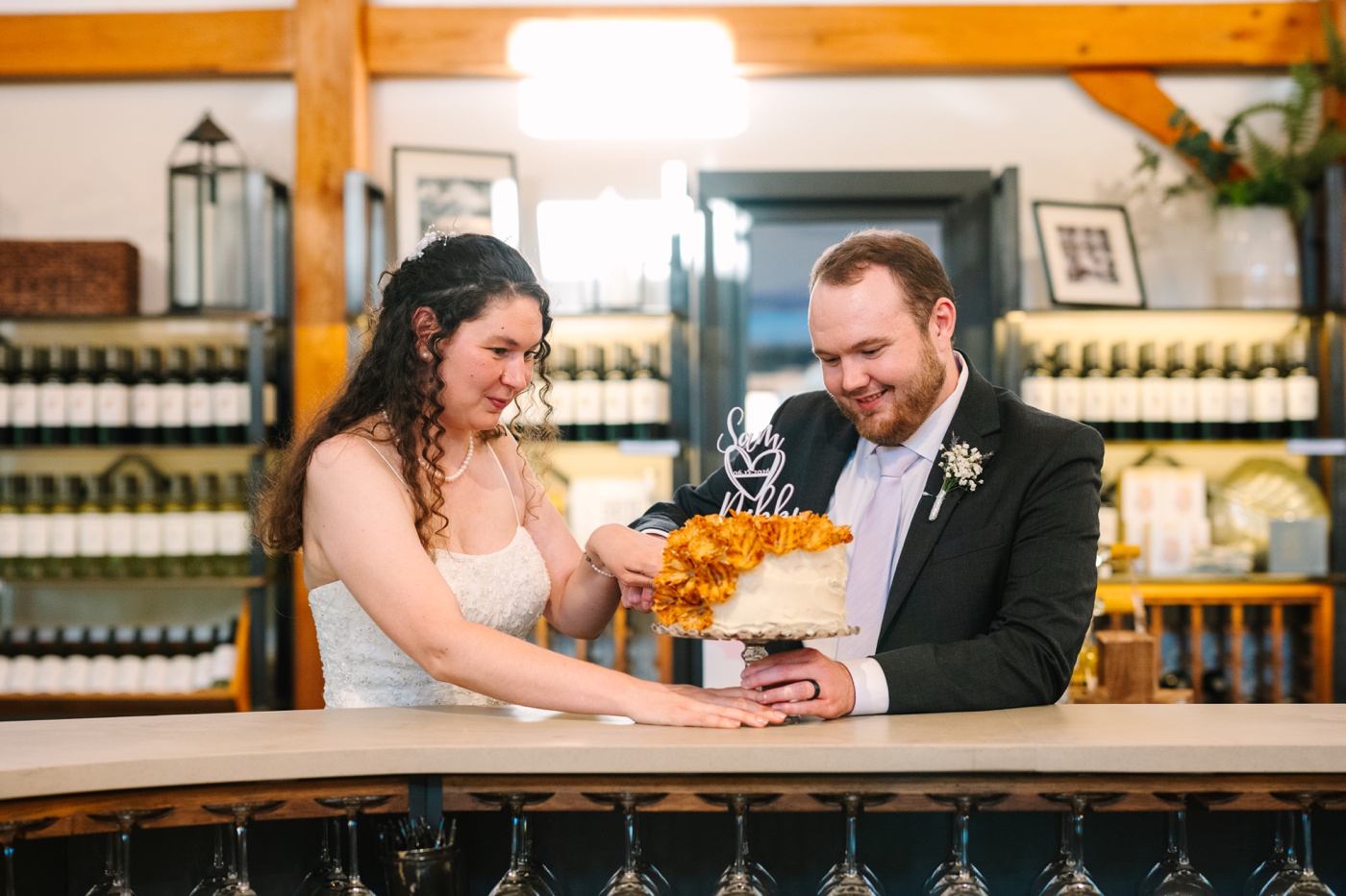 Bride and groom cutting their wedding cake at Oliver Winery